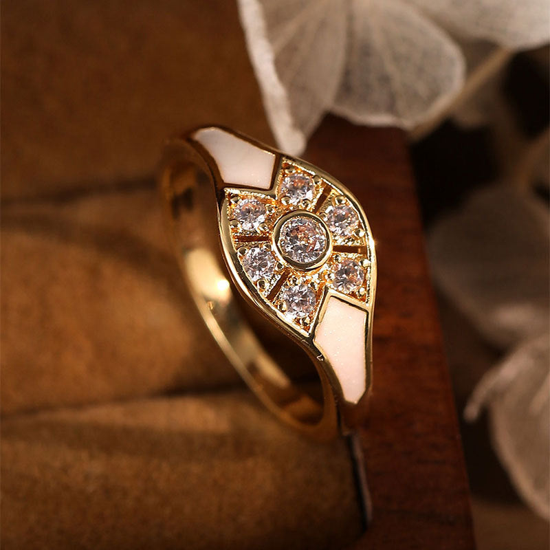 Damenring mit elegantem Design und funkelnden Zirkonia Shop Nory