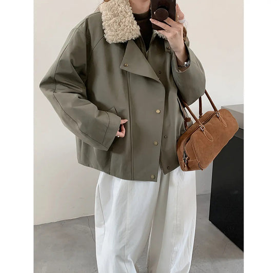 Damen Kurze Oversize-Bomberjacke mit Teddykragen und Druckknopfdetails Shop Nory