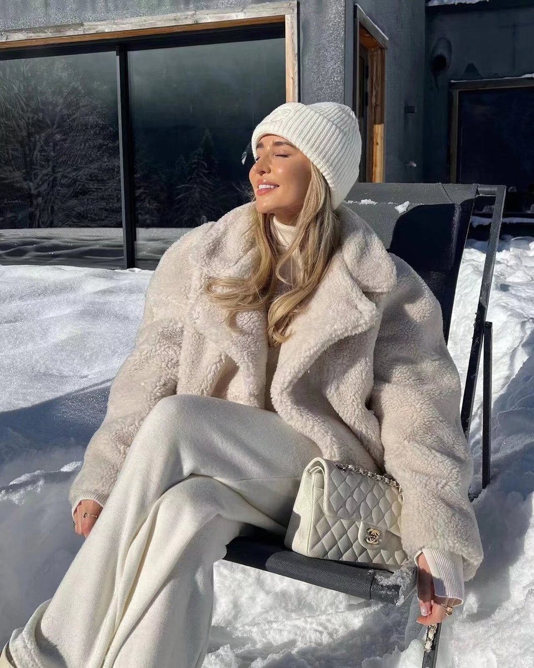 Damen Kurz geschnittene Teddy‑Boxyjacke mit Schalkragen und praktischen Eingrifftaschen Shop Nory