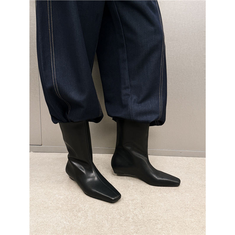 Damen halbhohe Veloursleder-Stiefel mit spitzer Zehenform und flacher Keilsohle Shop Nory