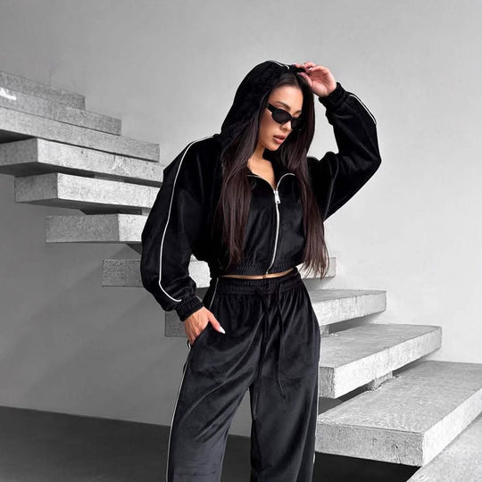 Damen Velours-Trainingsanzug im Retro-Stil mit Kapuze, Kordelzug und kontrastierenden Paspelstreifen Shop Nory