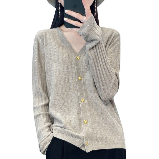 Damen Leichter V‑Ausschnitt-Cardigan mit strukturierter Längsrippe und Sternknöpfen Shop Nory