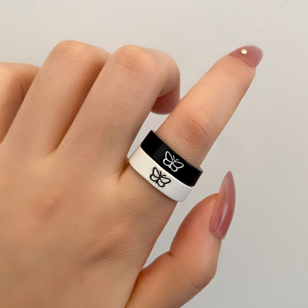 Damenring mit inspirierendem Schmetterlingsdesign und eingraviertem Spruch Shop Nory