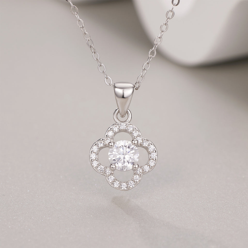Damen elegante Halskette mit floralem Anhänger und funkelnden Zirkonia Shop Nory