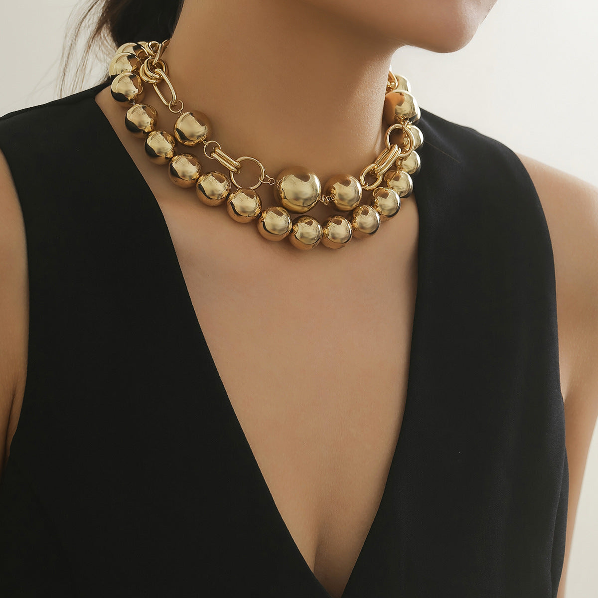 Damen mehrlagige Kettenhalskette mit glänzenden Kugeldetails Shop Nory