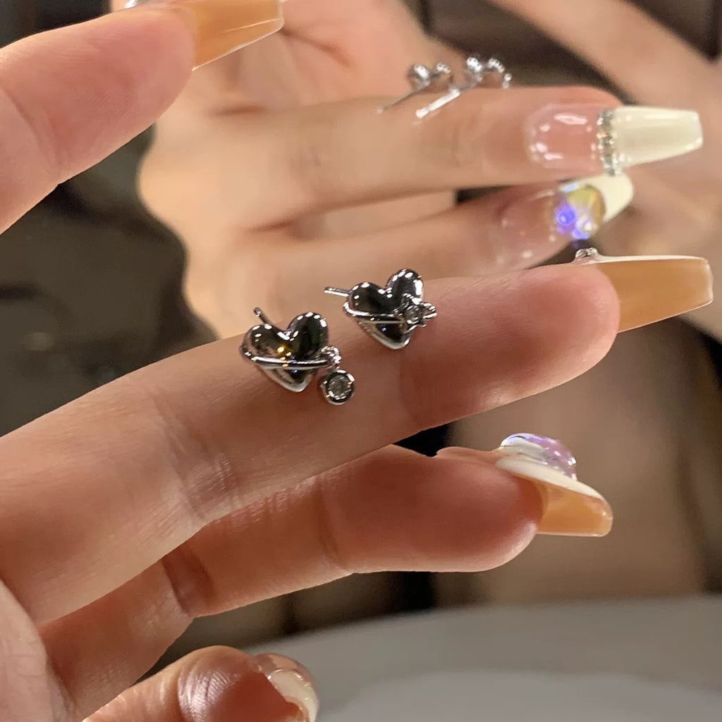 Damen Herzförmige Ohrringe mit funkelnden Zirkonia Shop Nory