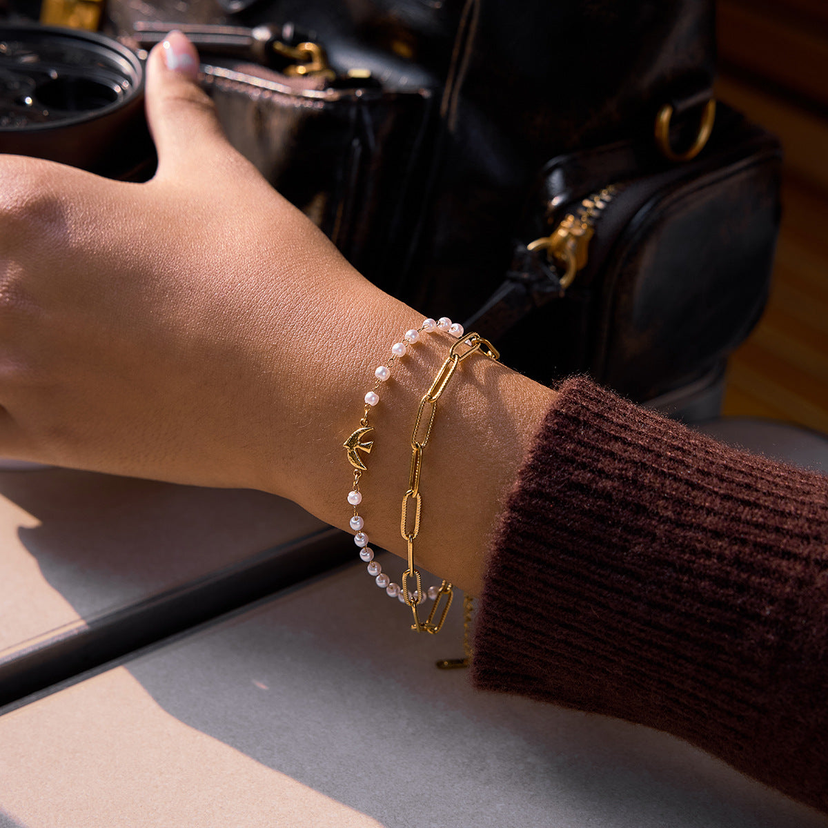 Damen Elegantes Edelstahlarmband mit Perlenakzenten und filigranem Design Shop Nory