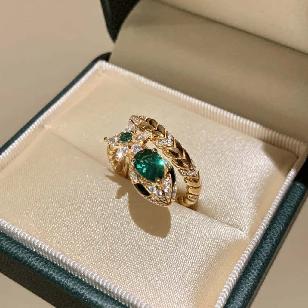 Damen Luxus Ring mit grünem Stein und funkelnden Zirkonia Shop Nory