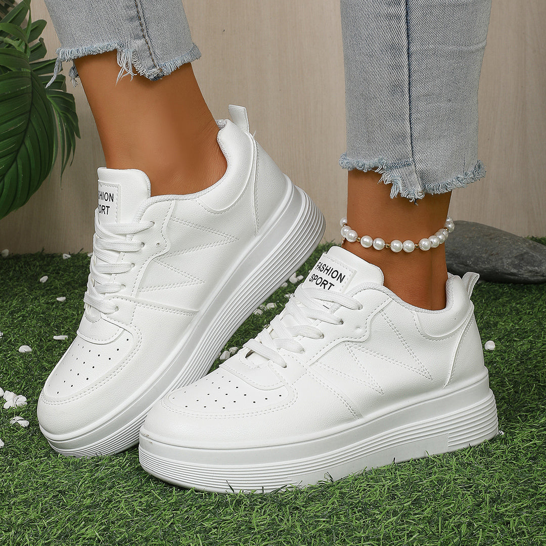 Damen Chunky-Sneaker mit erhöhtem Plateau, perforierter Zehenpartie und gepolstertem Schaft Shop Nory