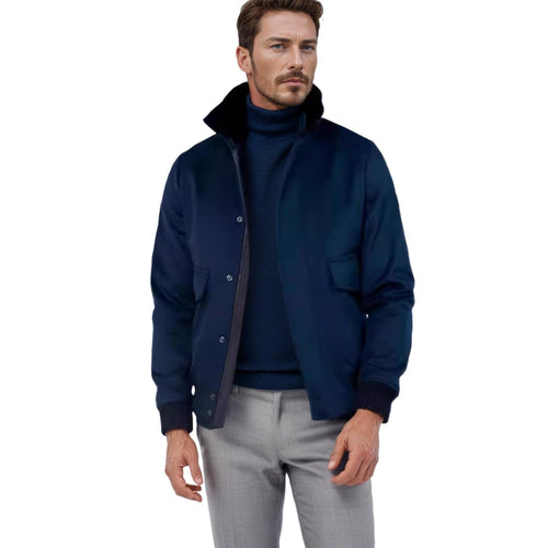 Herren Bomberjacke mit Stehkragen, Druckknopfleiste und aufgesetzten Pattentaschen Shop Nory