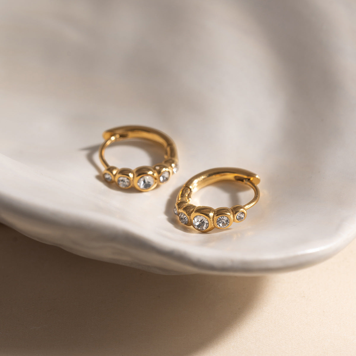 Damen Hoops Ohrhänger mit funkelnden Zirkonia und hochwertiger Edelstahlverarbeitung Shop Nory