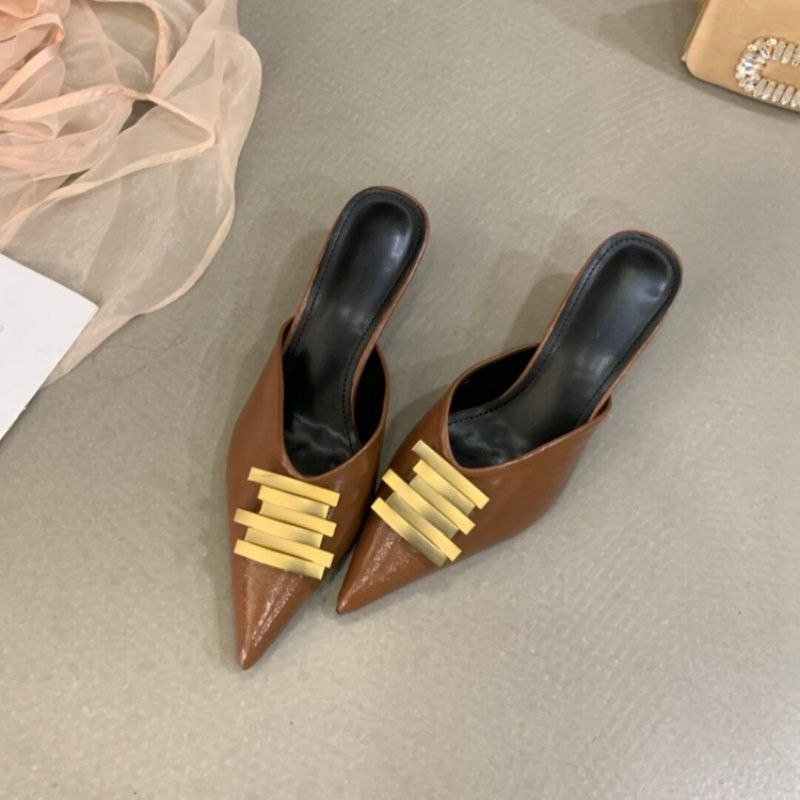 Damen Spitz zulaufende Mule-Pantoletten mit dekorativen goldenen Zierleisten Shop Nory