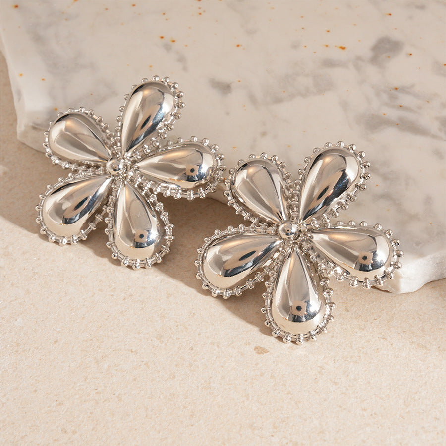 Damen Ohrringe im stilvollen Blumendesign Shop Nory