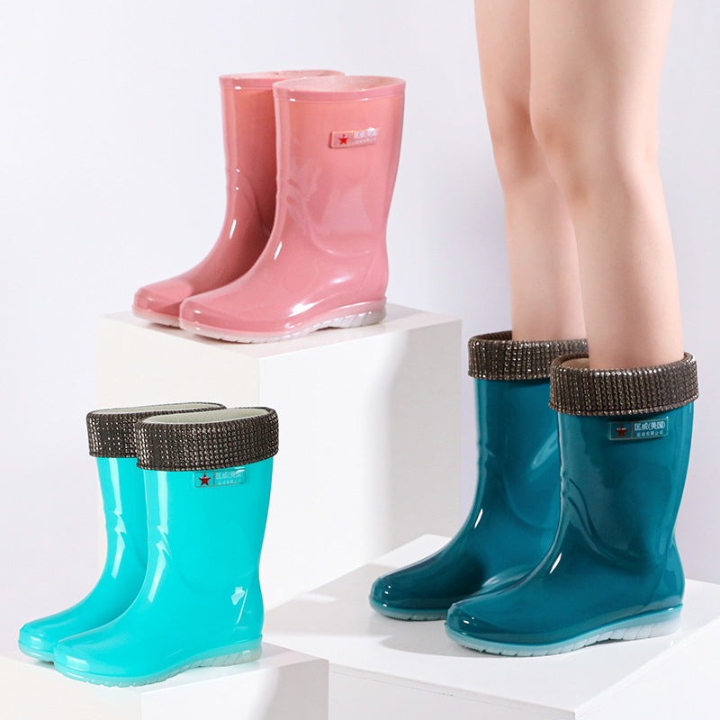 Damen Mittelhohe wasserdichte Gummistiefelette mit glänzender PVC‑Optik und rutschfester Sohle Shop Nory