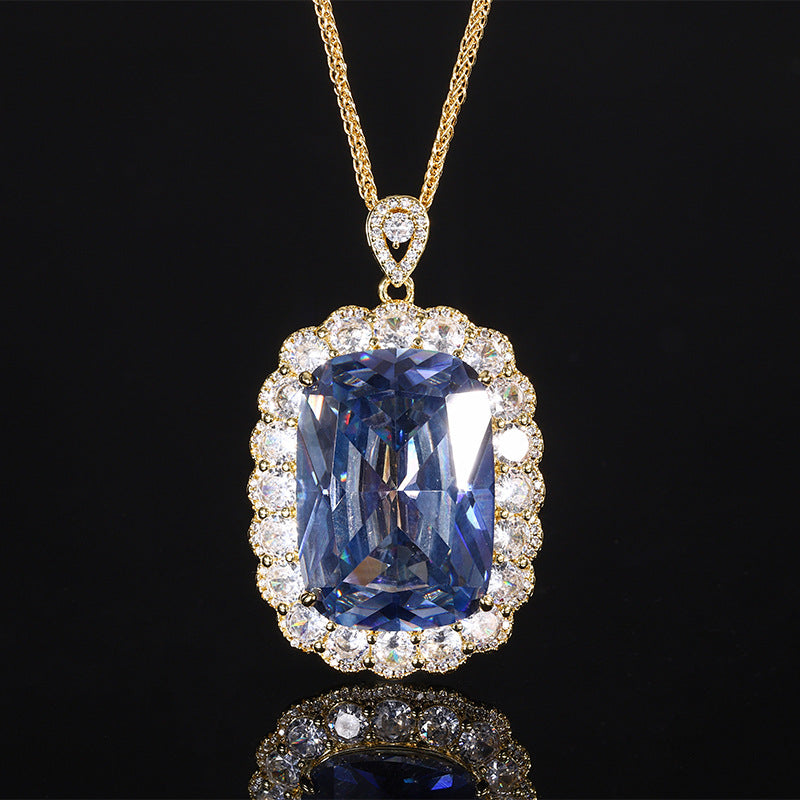 Kissen-Schliff Halo Anhänger Halskette mit Mikro-Pavé Cubic Zirconia und vergoldeter Rope-Kette