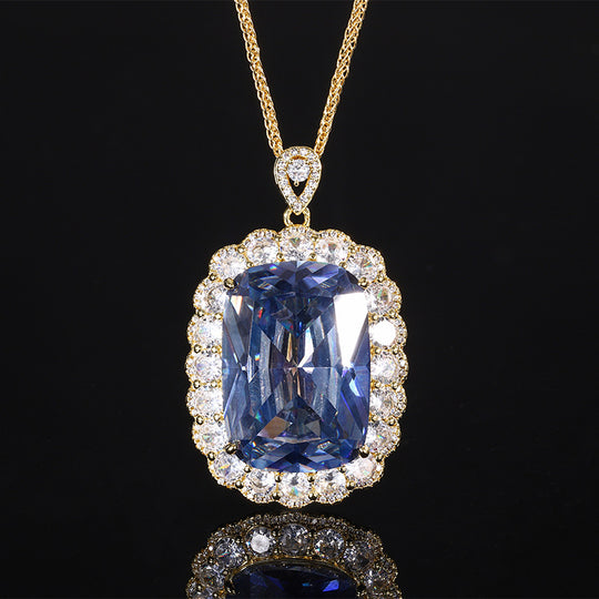 Kissen-Schliff Halo Anhänger Halskette mit Mikro-Pavé Cubic Zirconia und vergoldeter Rope-Kette