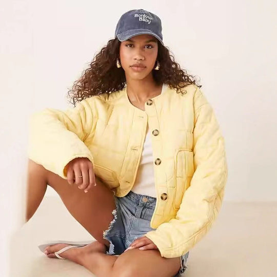 Damen Leichte gesteppte Kurzjacke mit Rundhalsausschnitt und aufgesetzten Taschen Shop Nory