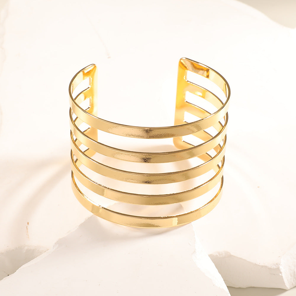 Damen Offener Armreif mit kunstvollem Reliefdesign Shop Nory
