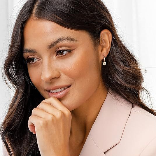 Damen Ohrringe mit filigranem Schmetterlingsdesign und funkelnden Zirkonia-Elementen Shop Nory