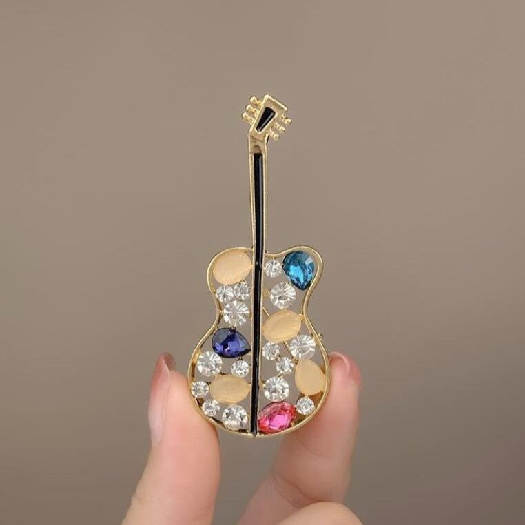 Filigrane Emaillierte Ahornblatt-Brosche mit Zirkonia