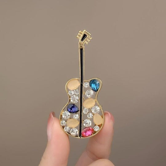 Filigrane Emaillierte Ahornblatt-Brosche mit Zirkonia
