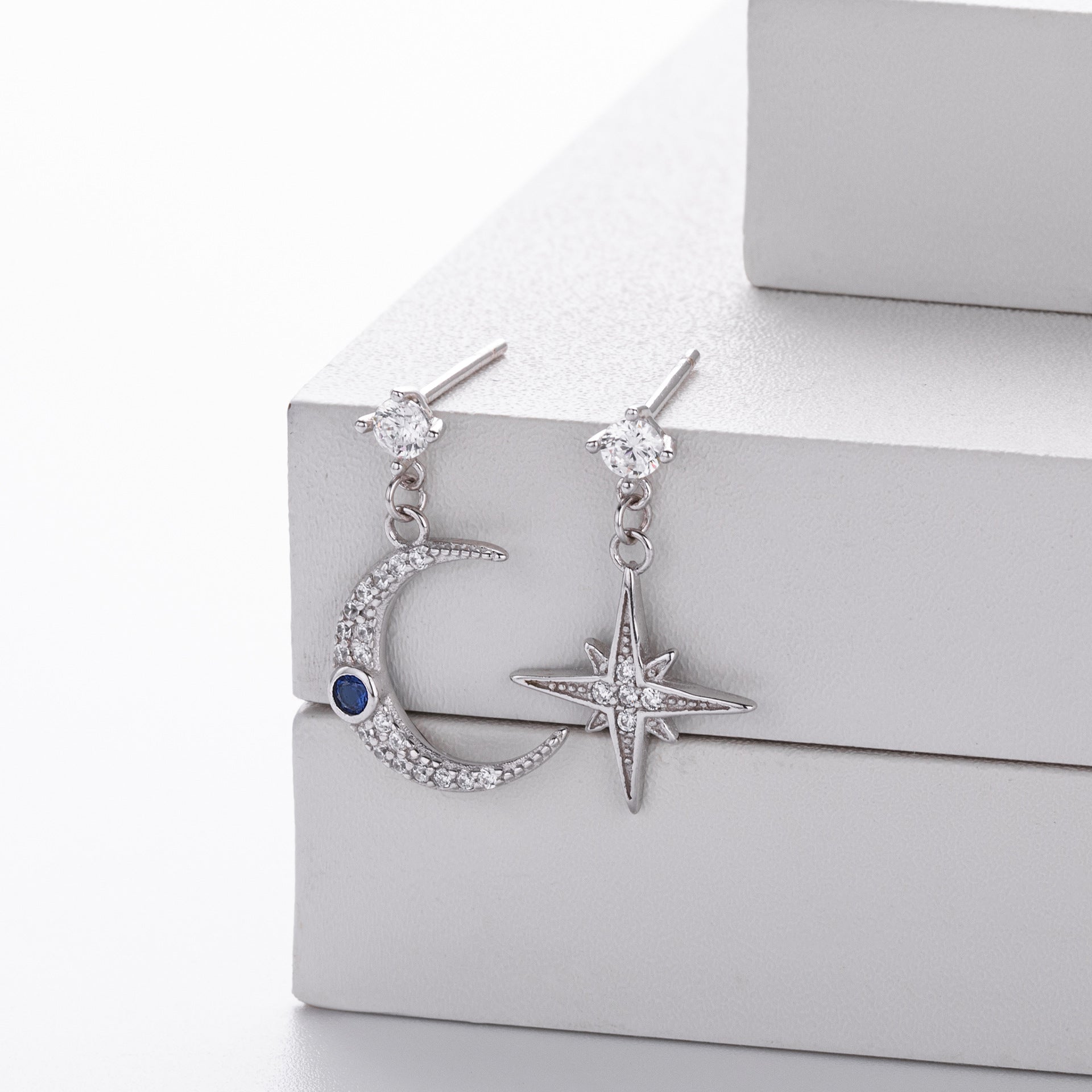 Damen Ohrhänger mit funkelndem Mond- und Sternmotiv aus 925 Sterlingsilber Shop Nory