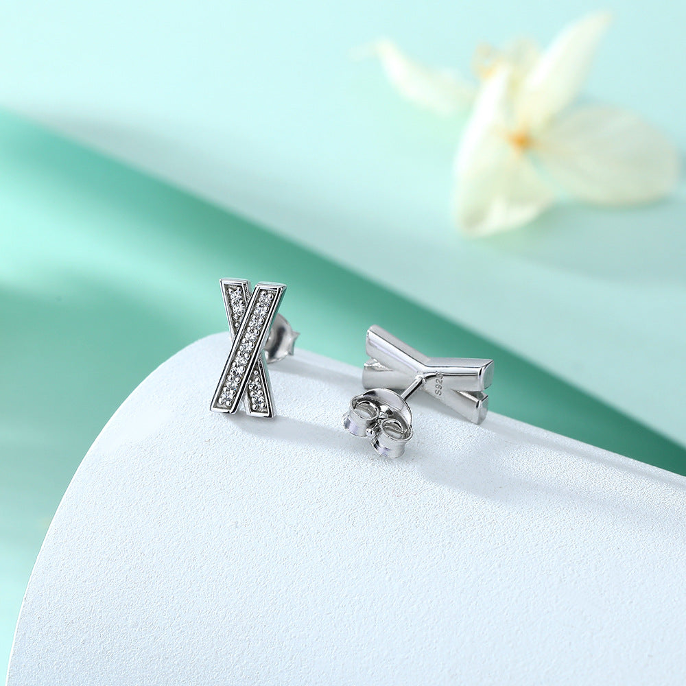 Damen Ohrringe im modernen X-Design mit funkelnden Zirkonia Shop Nory