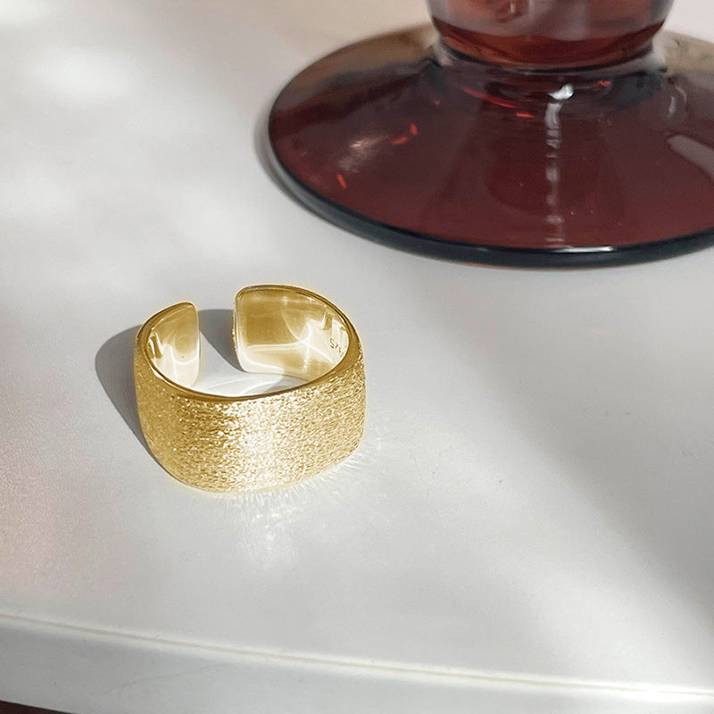 Damen breiter, texturierter Ring aus hochwertigem Metall Shop Nory