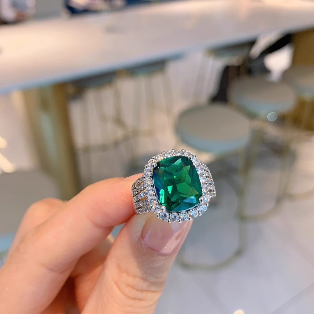 Damenring mit exquisitem, tiefblauem Edelstein und funkelndem Zirkonia-Besatz Shop Nory