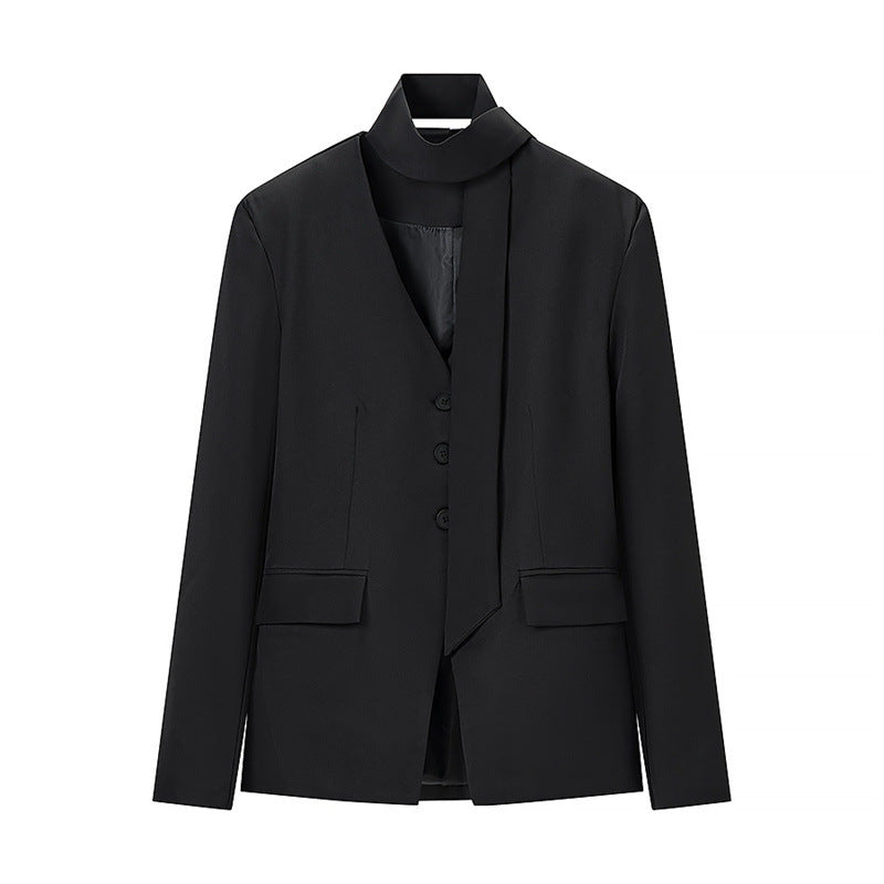 Damen Taillierter Blazer mit Schluppe, V‑Ausschnitt und Pattentaschen Shop Nory