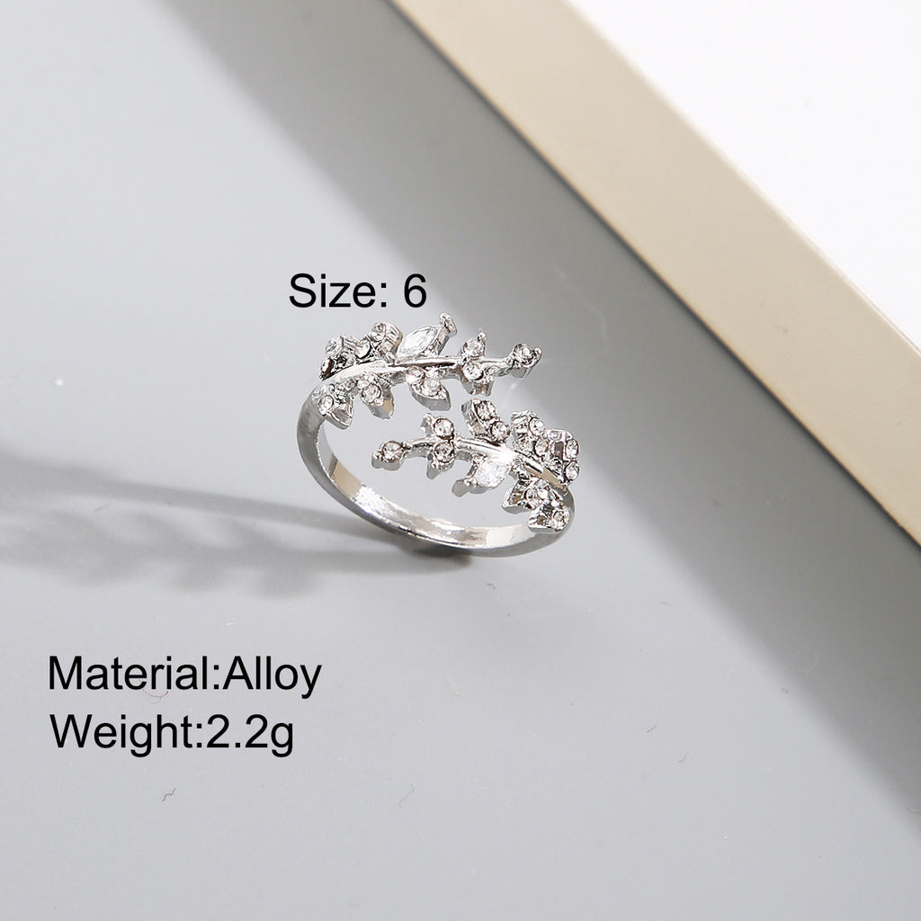 Damenring mit floralem Design und funkelnden Zirkonia Shop Nory