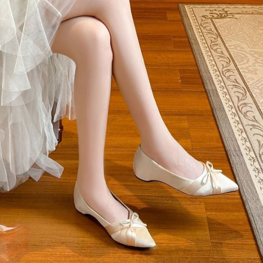 Damen Elegante spitz zulaufende Satin‑Ballerinas im Slipper‑Stil mit zierlicher Schleife Shop Nory