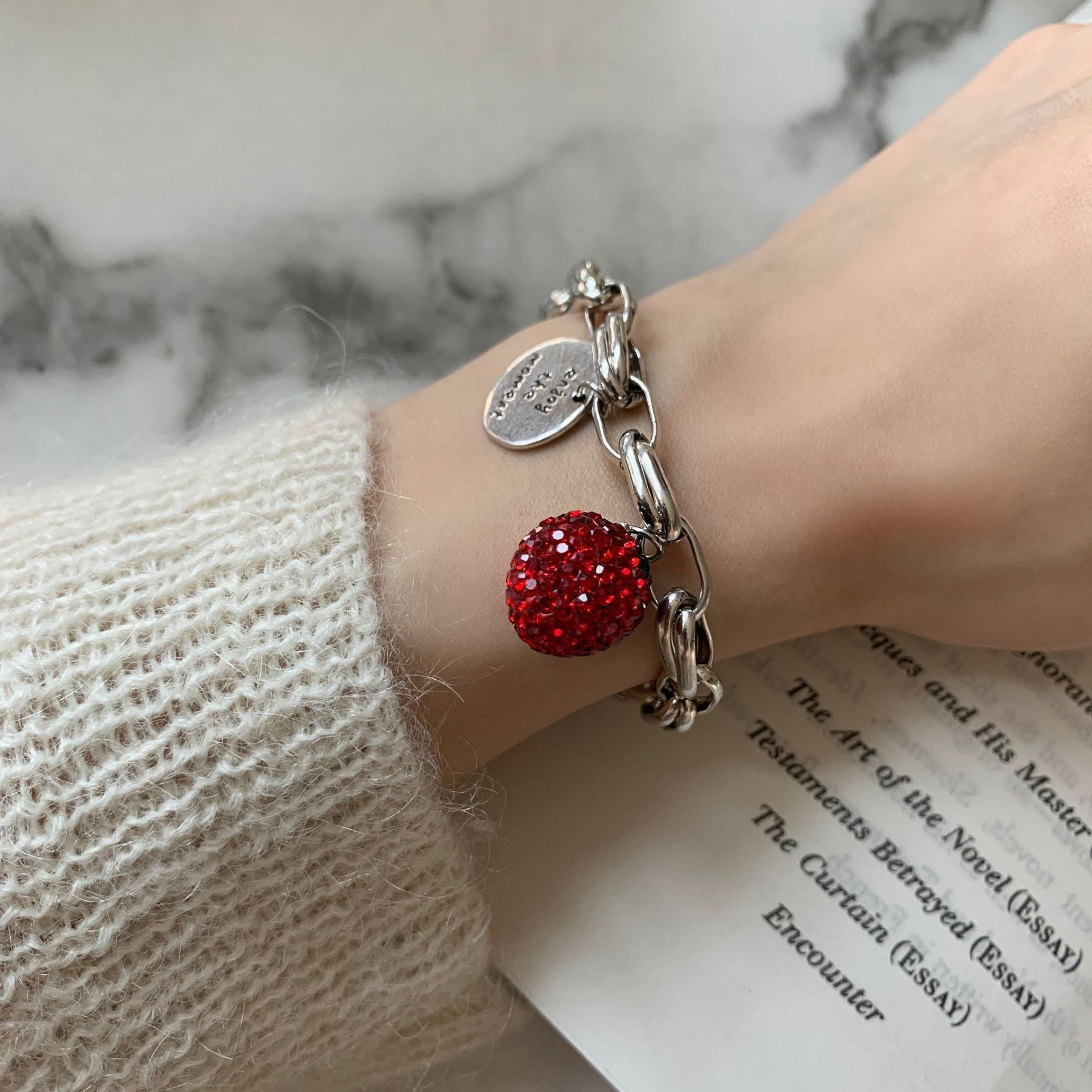 Damenarmband mit herzförmigem Anhänger und funkelnden Details Shop Nory