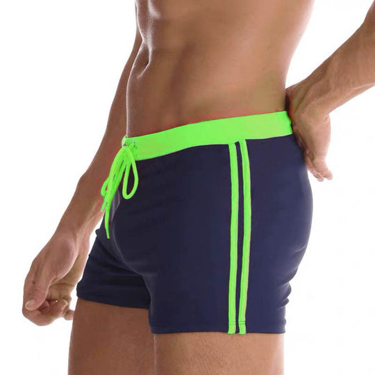Herren Bade-Shorts mit peppigen Kontrastelementen