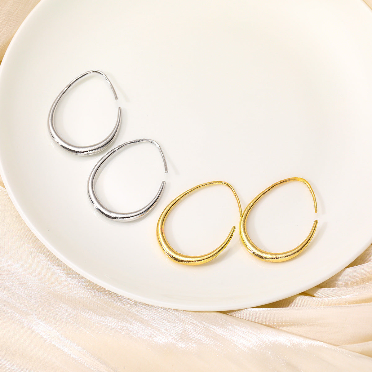 Damen Ohrringe im minimalistischen Tropfen-Design Shop Nory