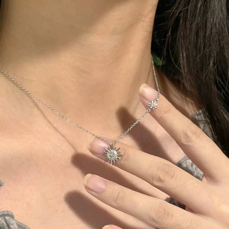 Damen Halskette mit filigranem Sonnenmotiv und funkelnden Zirkonia Shop Nory