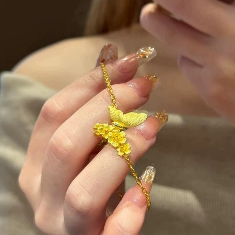 Damen Halskette mit kunstvollem Schmetterlings- und Blumenanhänger Shop Nory