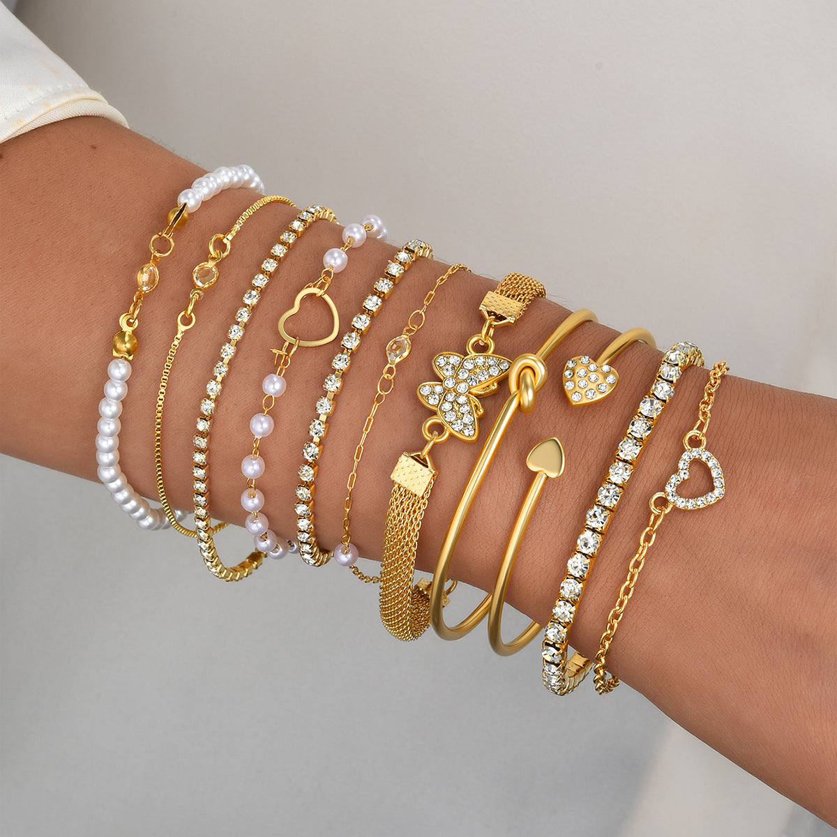 Damen Armband-Set mit funkelnden Kristallen und reizvollen Herzanhängern Shop Nory