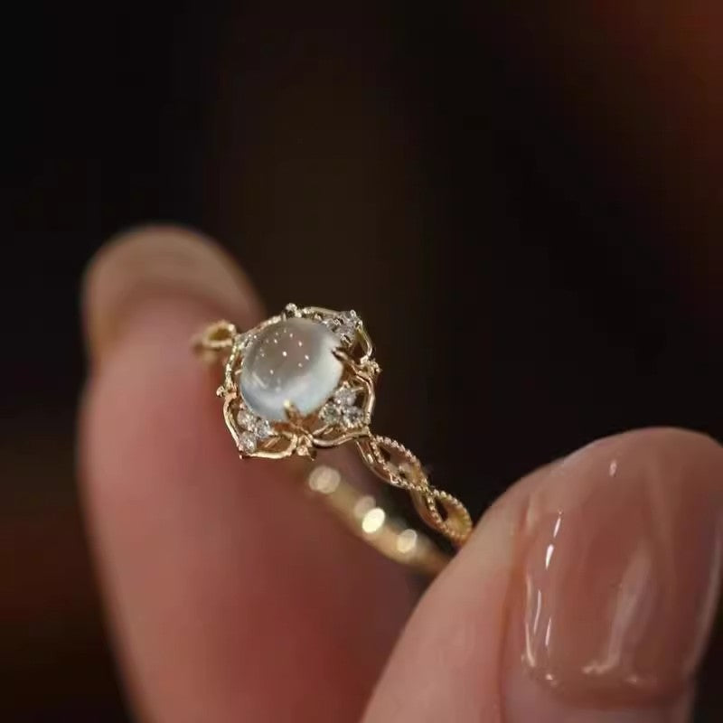 Damen eleganter Ring mit ovalem Stein und kunstvoller Fassung Shop Nory