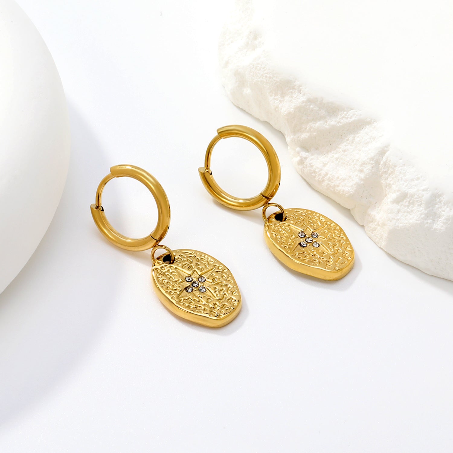 Damen Hängende Ohrringe mit kunstvollem Sternenmuster und goldplattierter Oberfläche Shop Nory