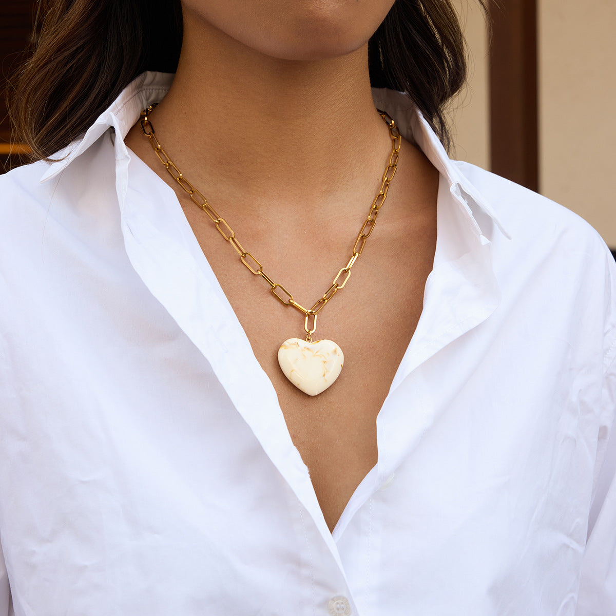 Damen Halskette mit Herzanhänger und goldfarbener Gliederkette Shop Nory