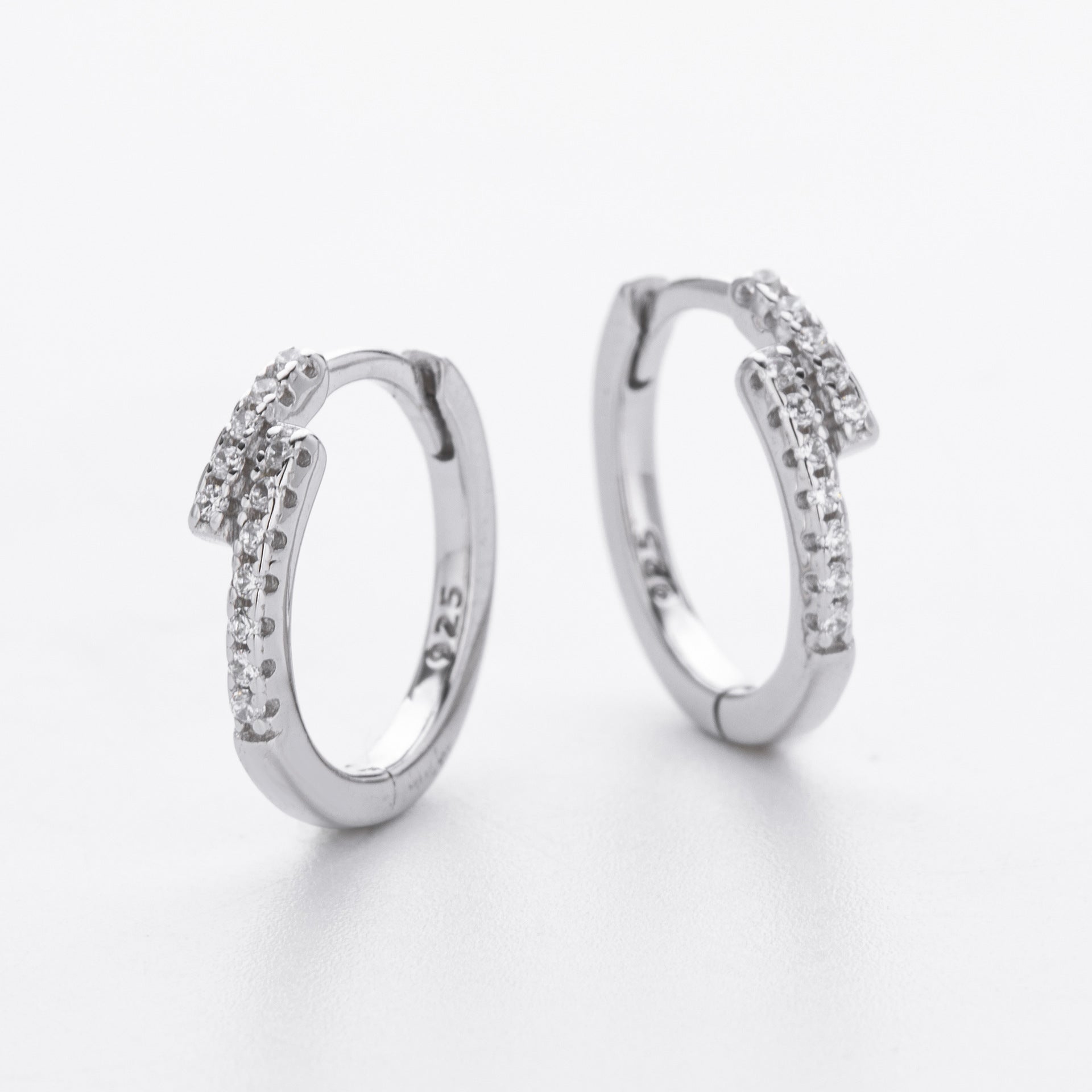 Damen Ohrringe mit funkelndem Zirkonbesatz aus hochwertigem 925 Sterling Silber Shop Nory