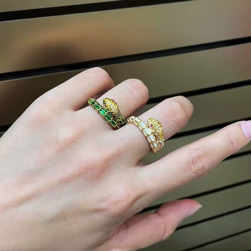 Damen Ring im extravaganten Schlangenmotiv mit funkelnden Kristallen Shop Nory