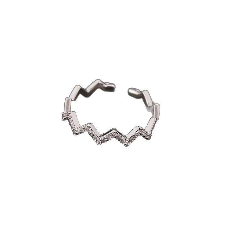 Damen Zigarrenförmiger Ring mit funkelnden Zirkonia Shop Nory