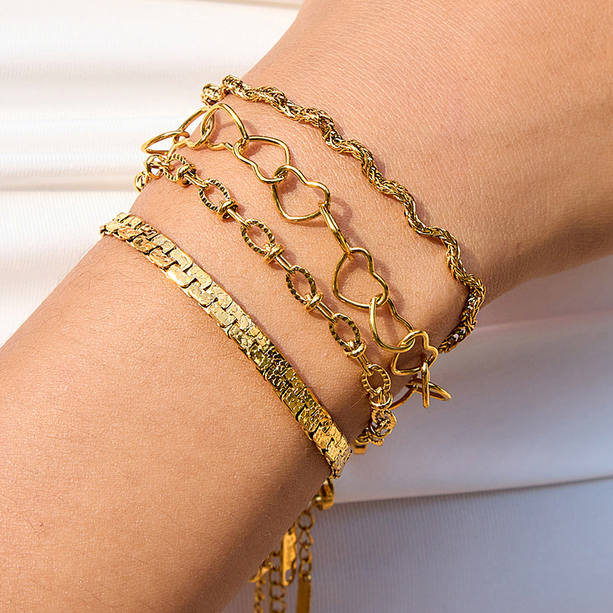 Damen Edelstahl Armband mit stilvollem Herzdesign und verstellbarem Verschluss Shop Nory