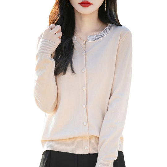 Damen Kurzcardigan aus ultrafeinem Baumwollmix mit funkelnder Kristallkante und Ton-in-Ton-Knopfleiste Shop Nory