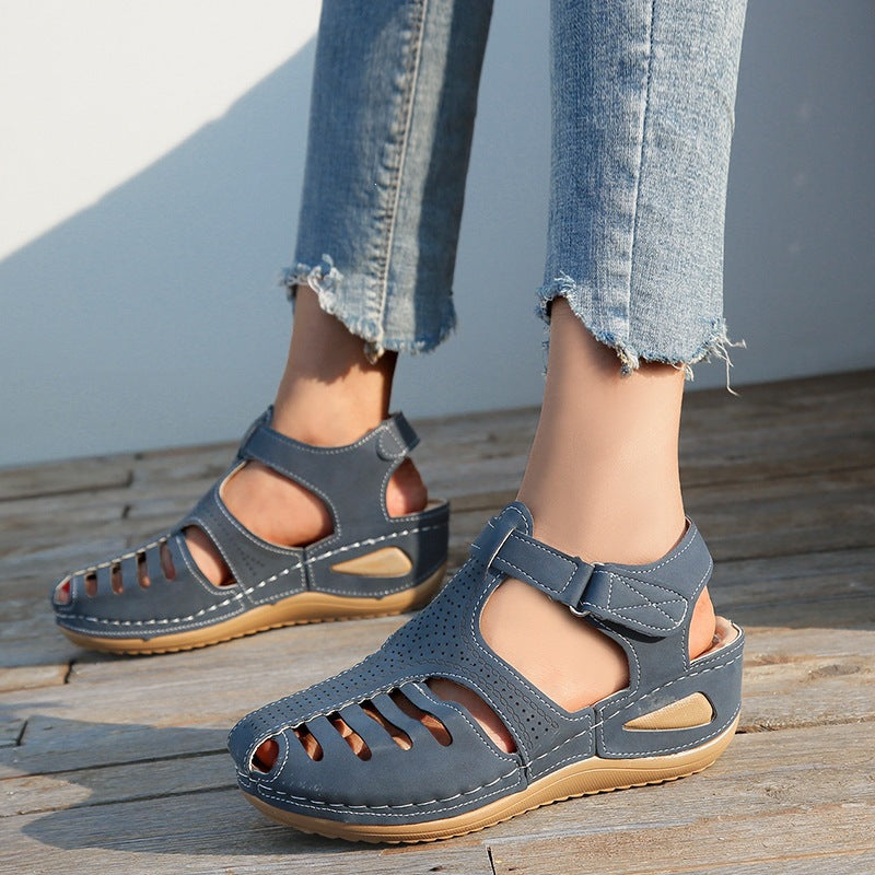 Damen Bequeme orthopädische Sandalette mit geschlossener Zehenpartie und verstellbarem Klettverschluss Shop Nory