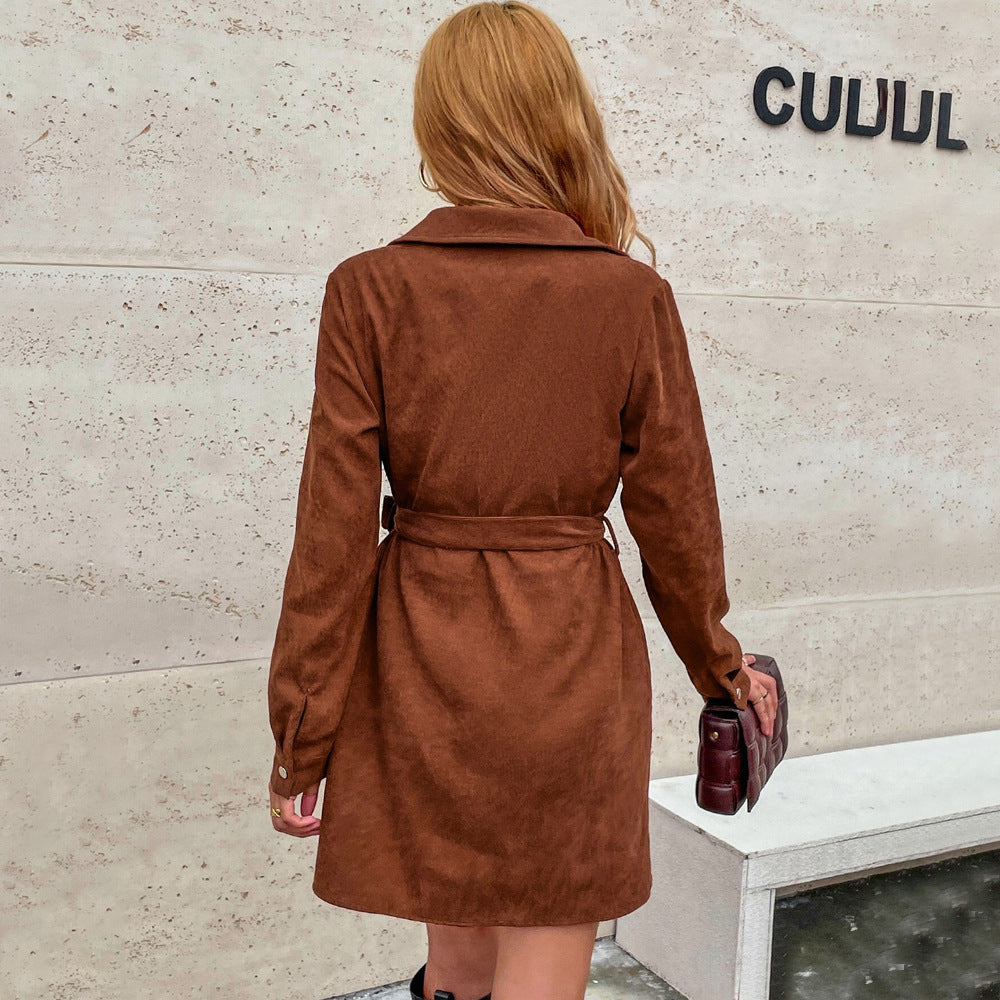 Damen kurzes Hemdkleid aus Velourslederimitat mit Taillengürtel und Druckknopf-Leiste Shop Nory