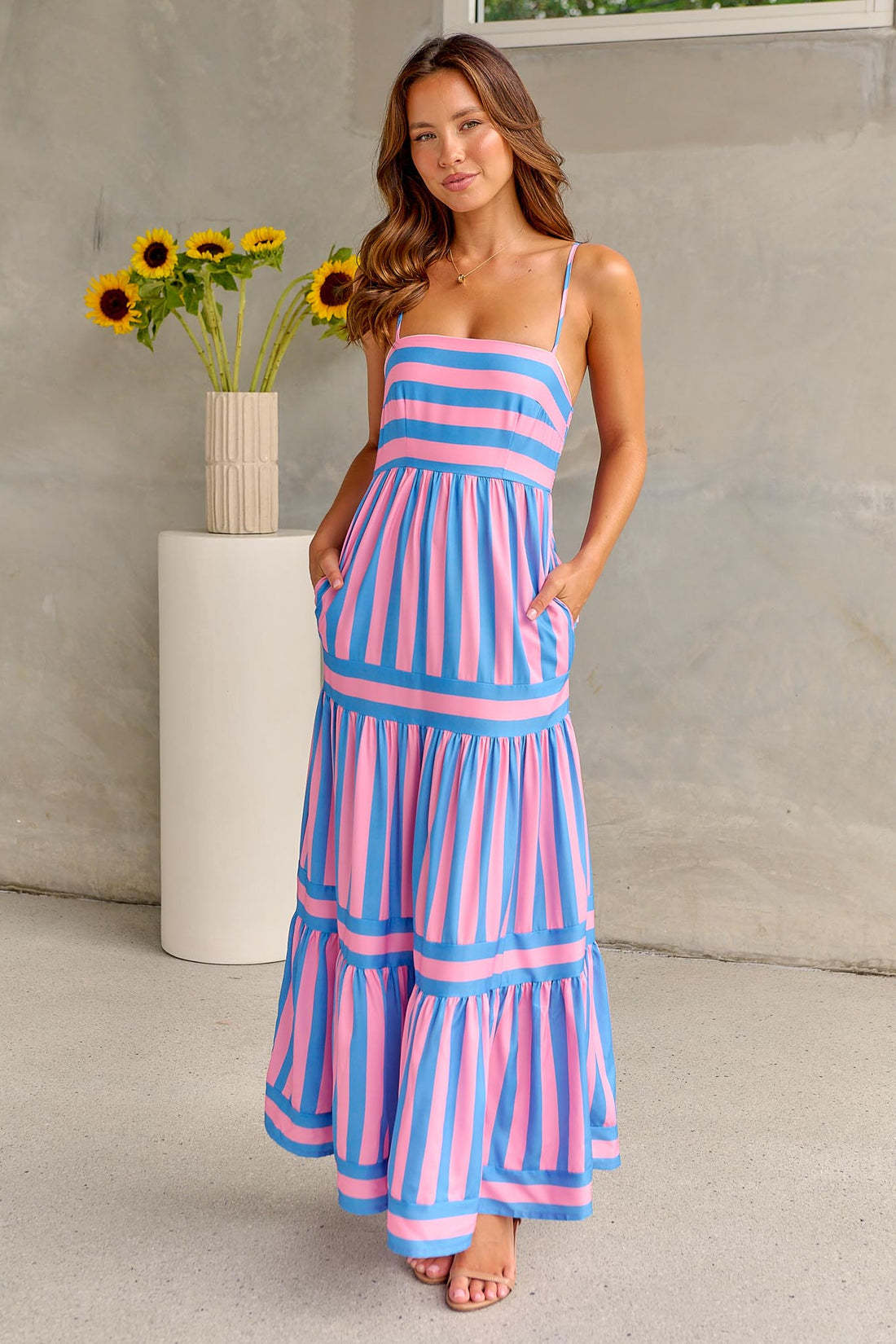 Damen Maxikleid mit Streifenmuster und fließendem Rock