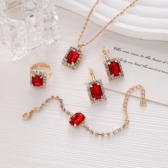 Luxuriöses Kristall-Statement-Schmuckset mit rechteckigem Halo-Anhänger, passenden hängenden Ohrringen, verstellbarem Tennisarmband und Statement-Cocktailring